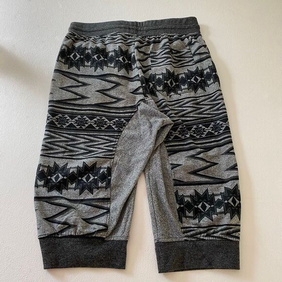 Carbon Jogger Shorts Rue21 Aztec Tribal Print Gray Black Size Small NWT - Picture 2 of 7